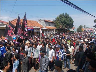 Ribuan massa Gempur unjuk rasa tolak Cevron.